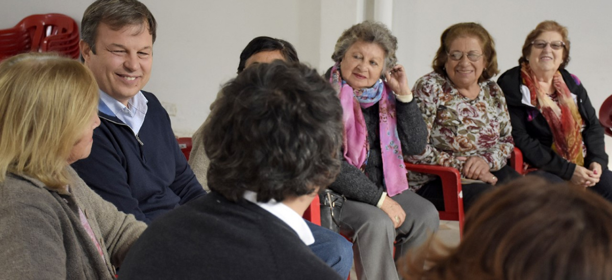 Cascallares junto a jubilados en Rafael Calzada